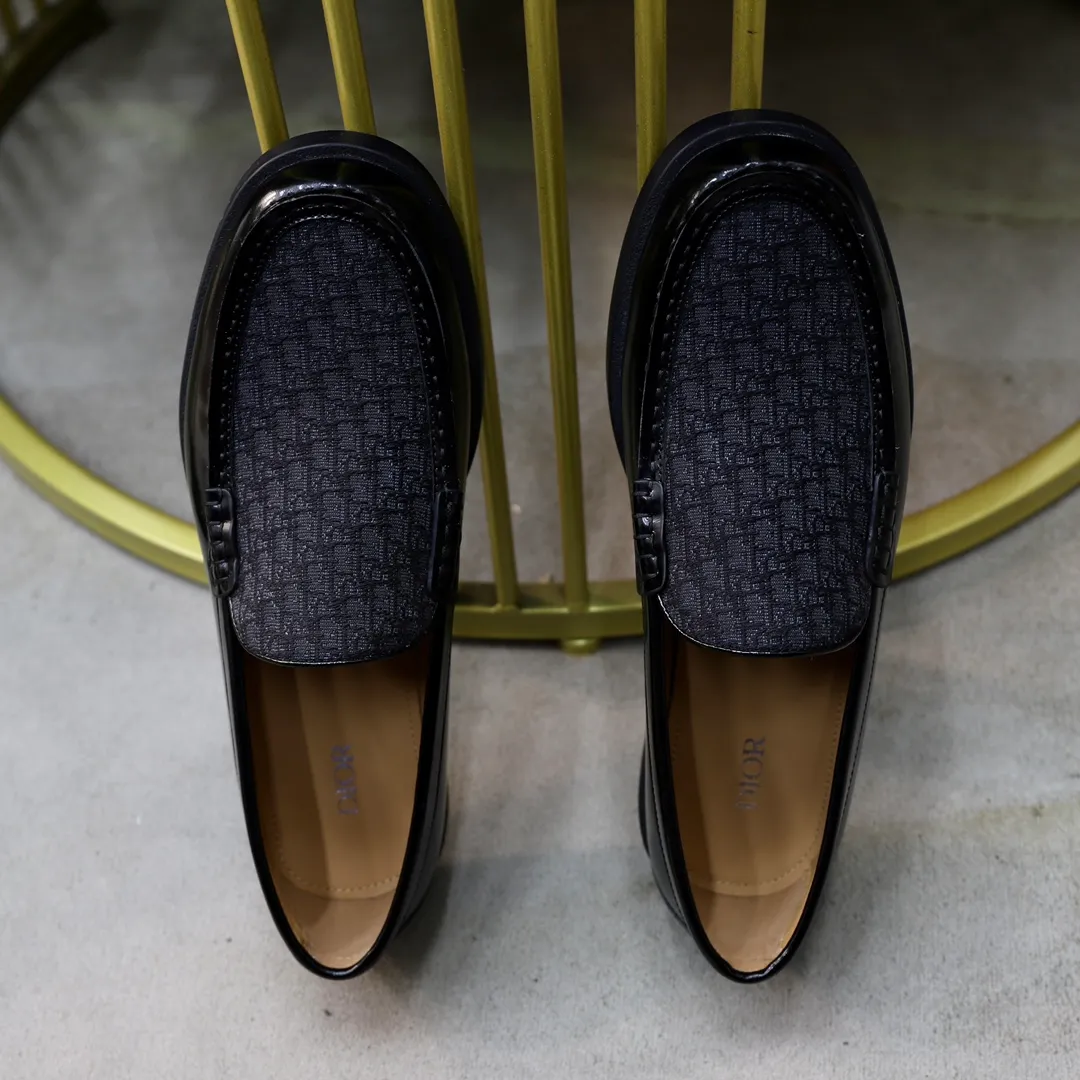 Ex-factory price: 540🙅‍♂️🙅‍♂️🙅‍♂️ Brand: Dior DIOR Standard code: Men's code 38/44 (45 can be customized) Grade: Same as the official website Material: Original cowhide stitching, cowhide lining, original TPU wear-resistant soft outsole Style categories: Leisure and sports version, footwear for driving, young fashion, European and American trends, British style Color: actual picture color